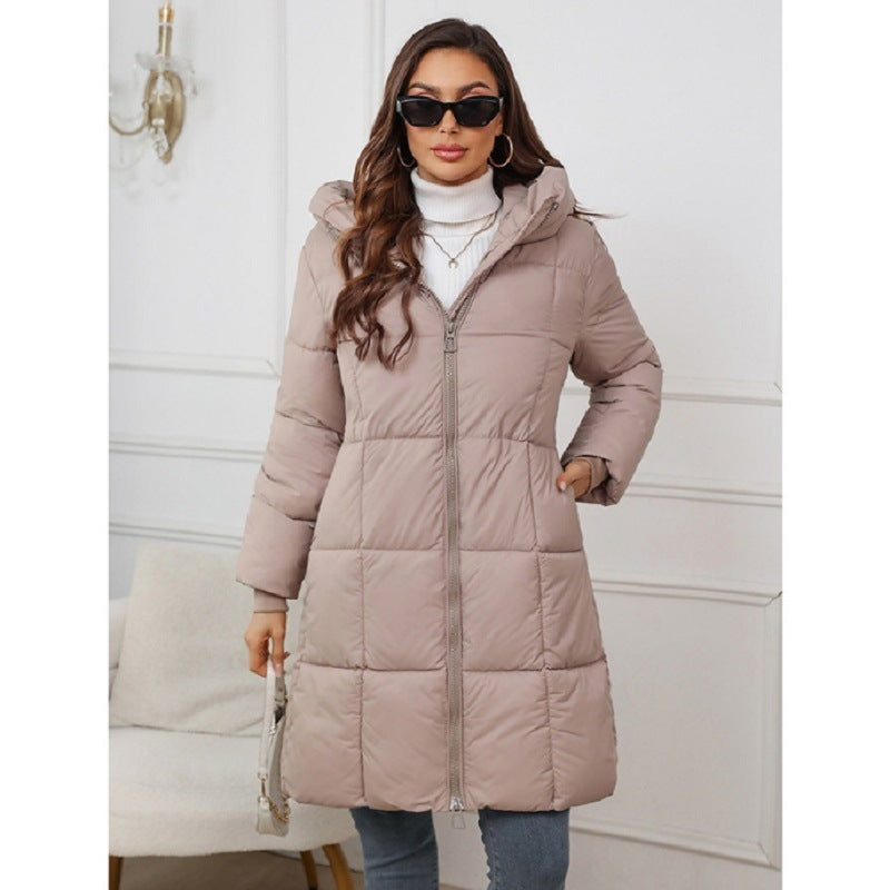 Warmer Mantel mit Kapuze