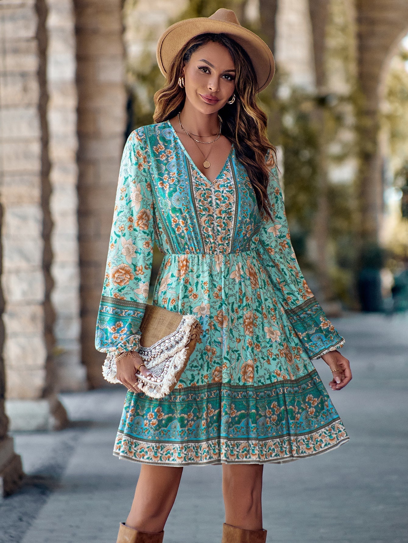 Langärmliges bedrucktes Kleid