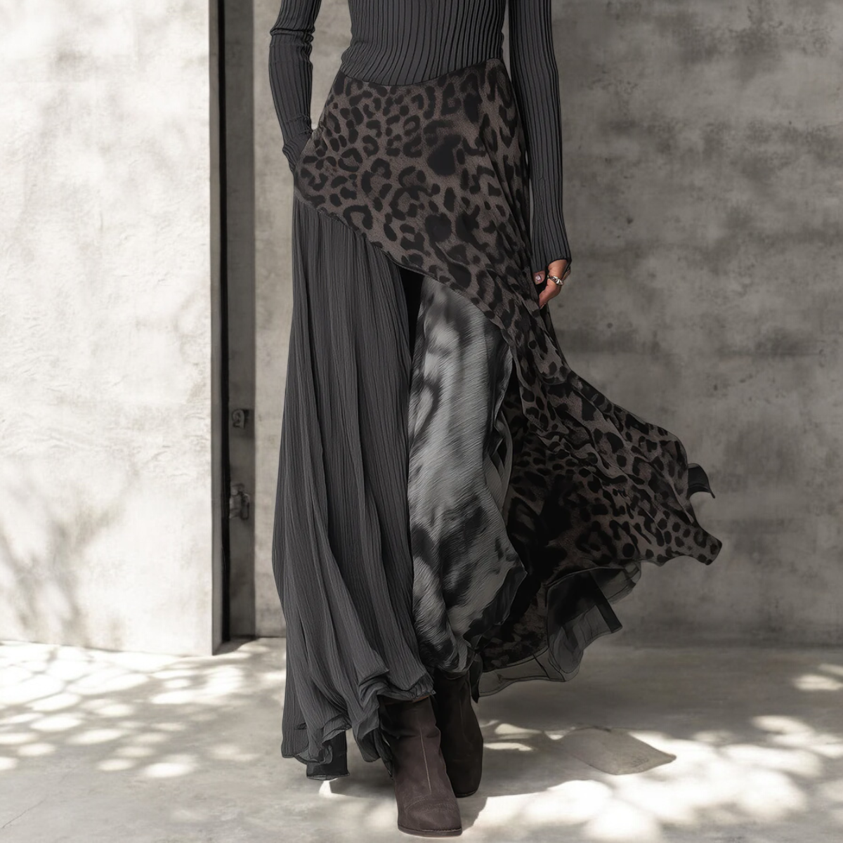 NKEM | Langes Kleid mit elegantem Leopardenprint