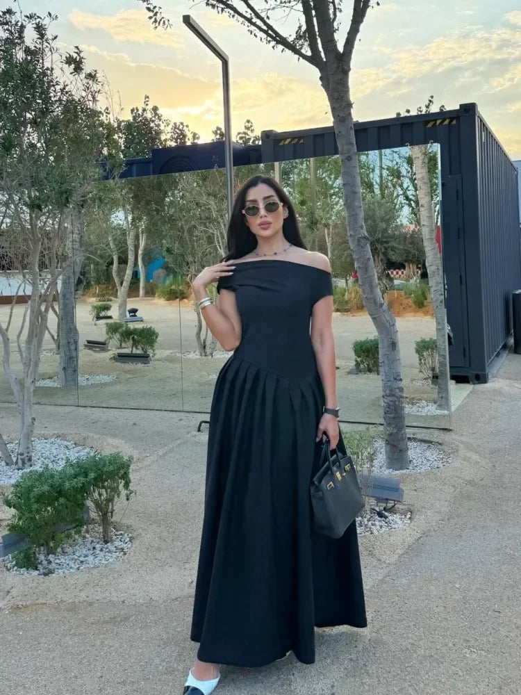 Marcella | Maxikleid mit hohem Kragen und Faltenrock