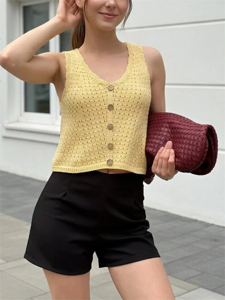 Sabine | Ärmelloses Stricktop mit Knopfleiste