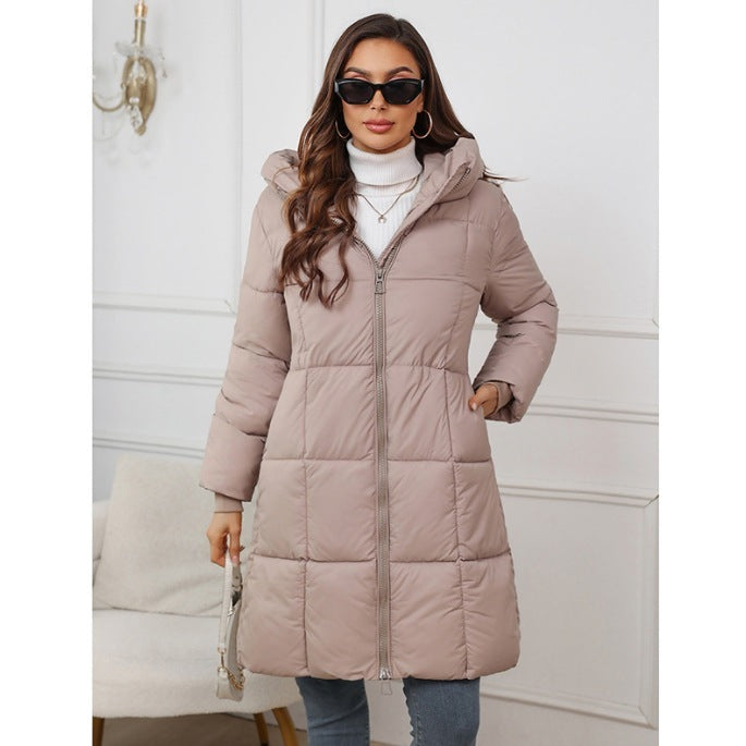 Warmer Mantel mit Kapuze