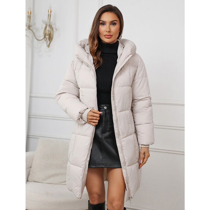 Warmer Mantel mit Kapuze
