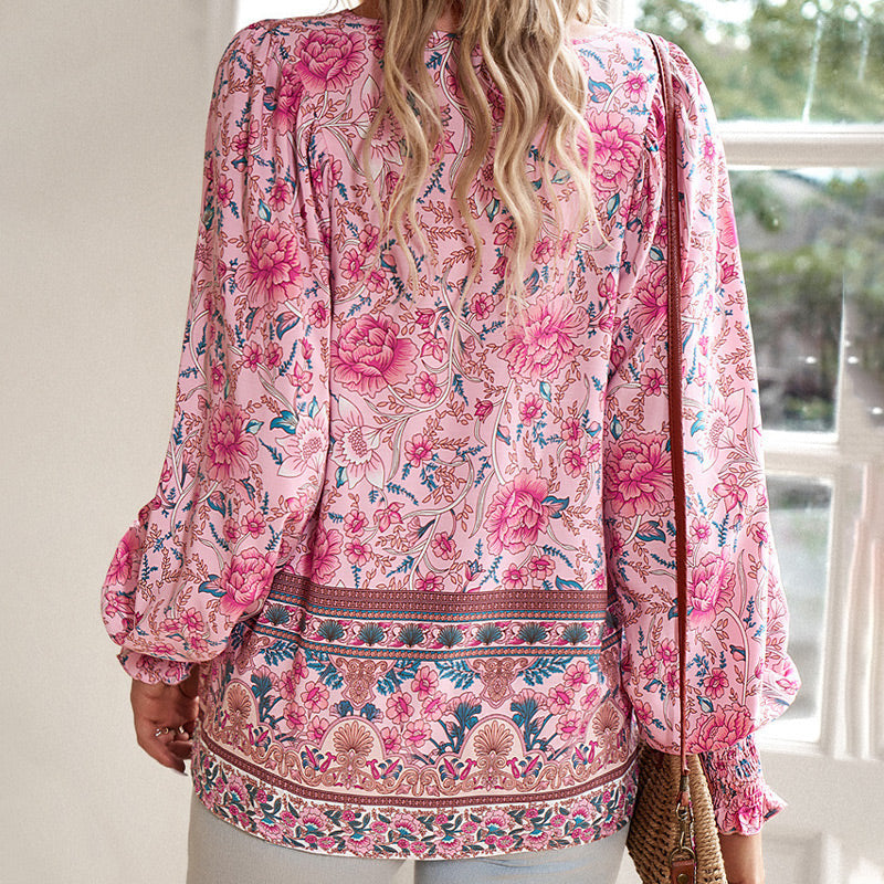 Leyla bedrucktes Langarmshirt mit V-Ausschnitt