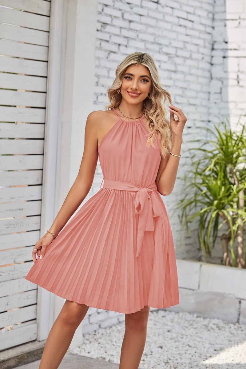 Plissiertes trägerloses Kleid