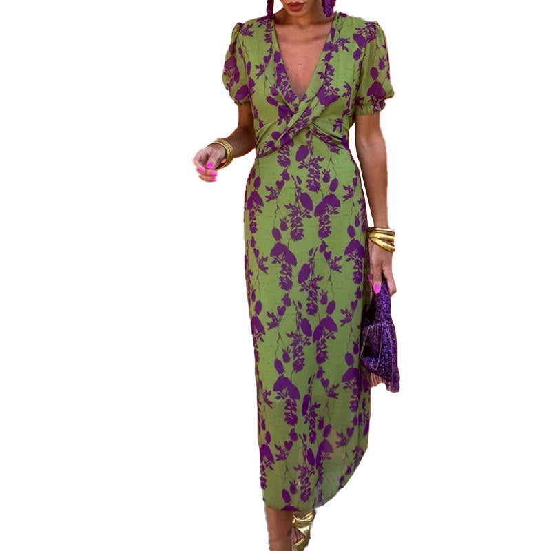 Kleid mit Schlitz und Blumenmuster