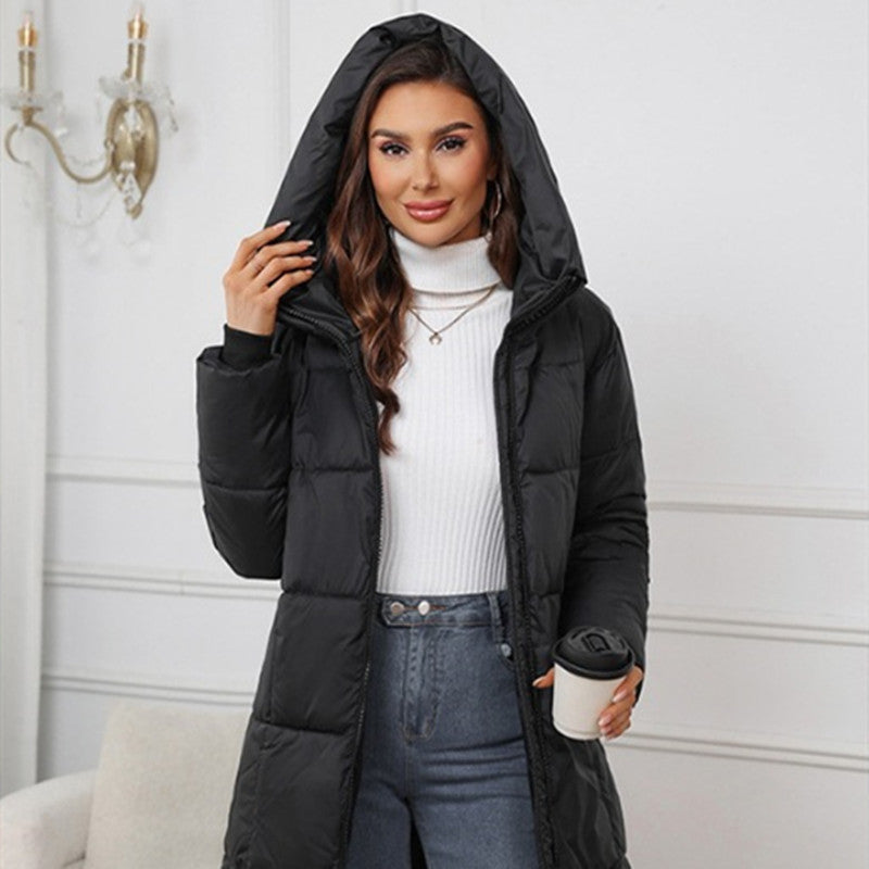 Warmer Mantel mit Kapuze