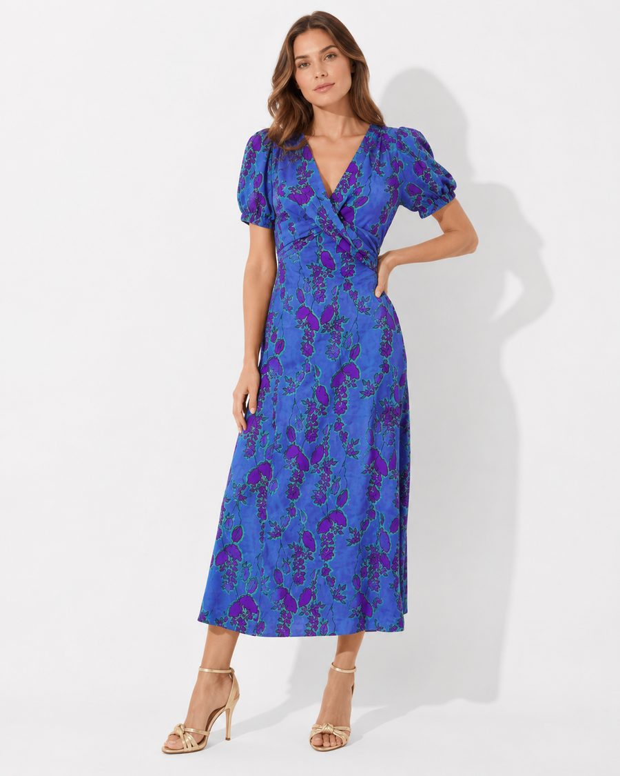 Kleid mit Schlitz und Blumenmuster
