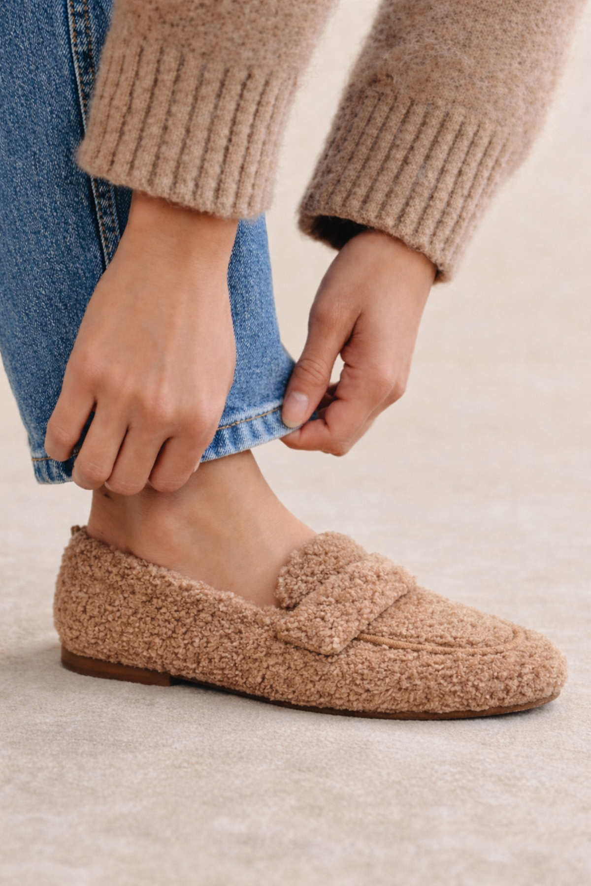 Arielle Damen Hausschuhe – Weiche Plüschschuhe mit rutschfester Sohle