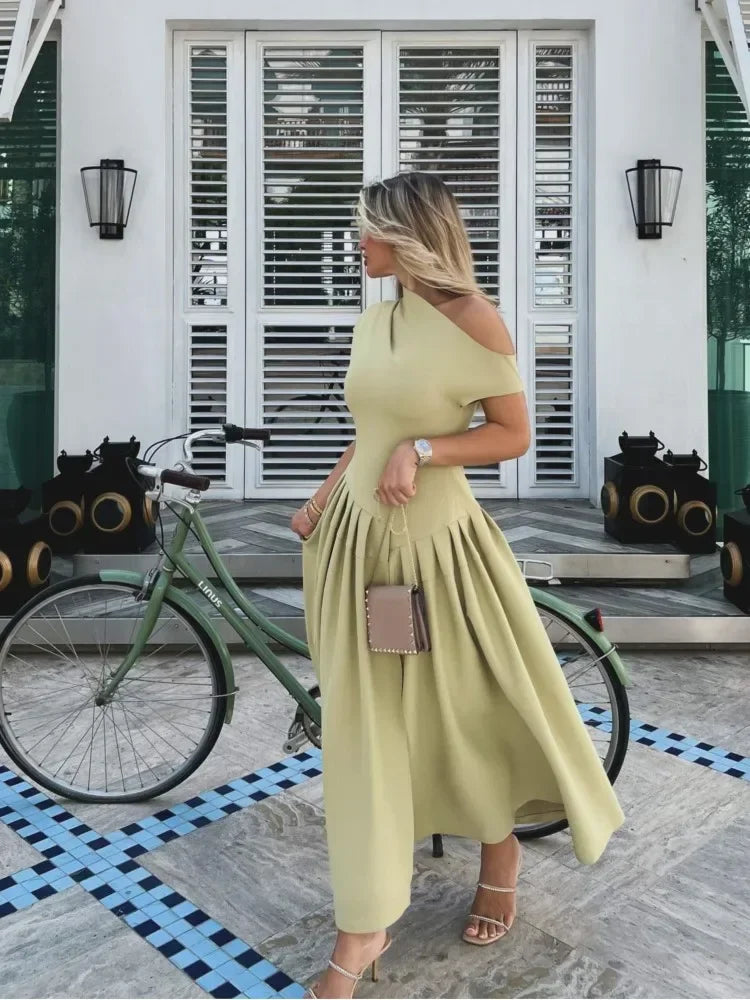 Marcella | Maxikleid mit hohem Kragen und Faltenrock