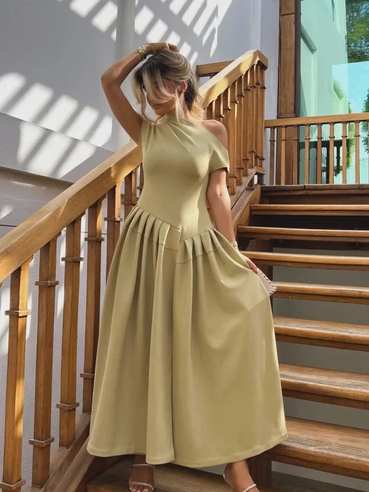 Marcella | Maxikleid mit hohem Kragen und Faltenrock