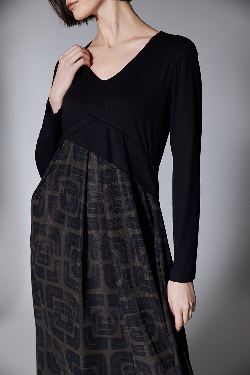 Maeve | Midi-Kleid aus schwarzem Jersey und Strick